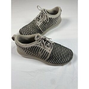 Nike Womens Roshe Two Flyknit Running Trainers - Beige / Grey US 8.5